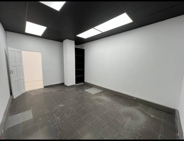 915M² WAREHOUSE TO LET IN LASER PARK